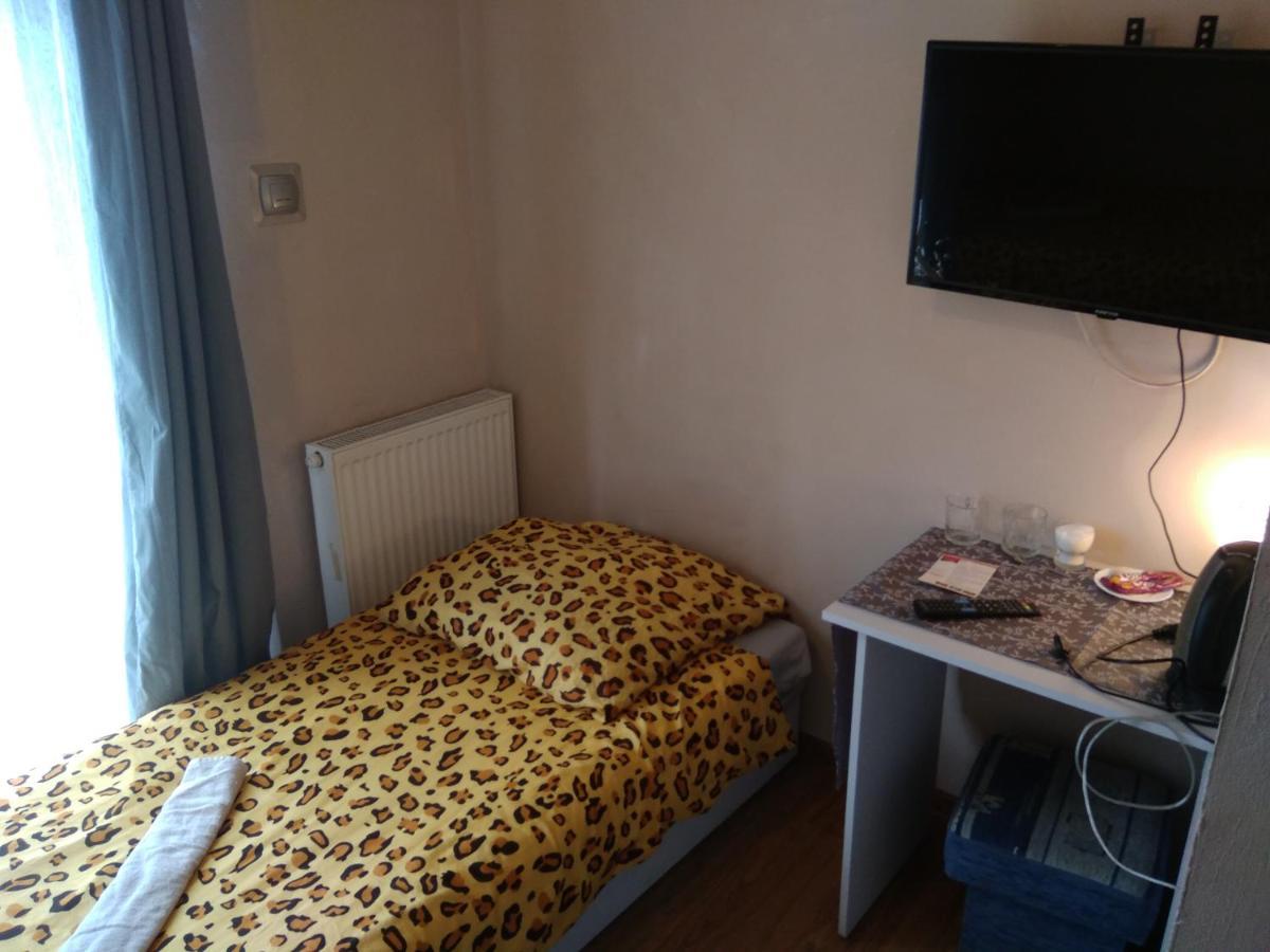 Ceramika Boleslawiec - Pensjonat Buitenkant foto